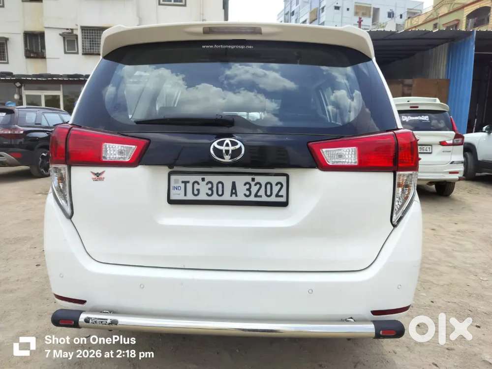 Innova Crysta Bucket Seats Diesel Manual 2025 White Colour