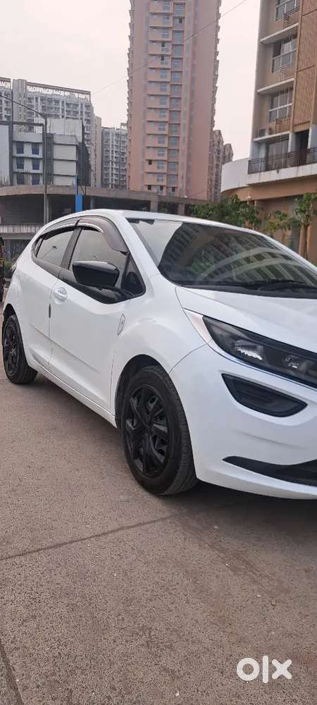 Tata Altroz  Sunroof Toking Model 2023.october 1.oner