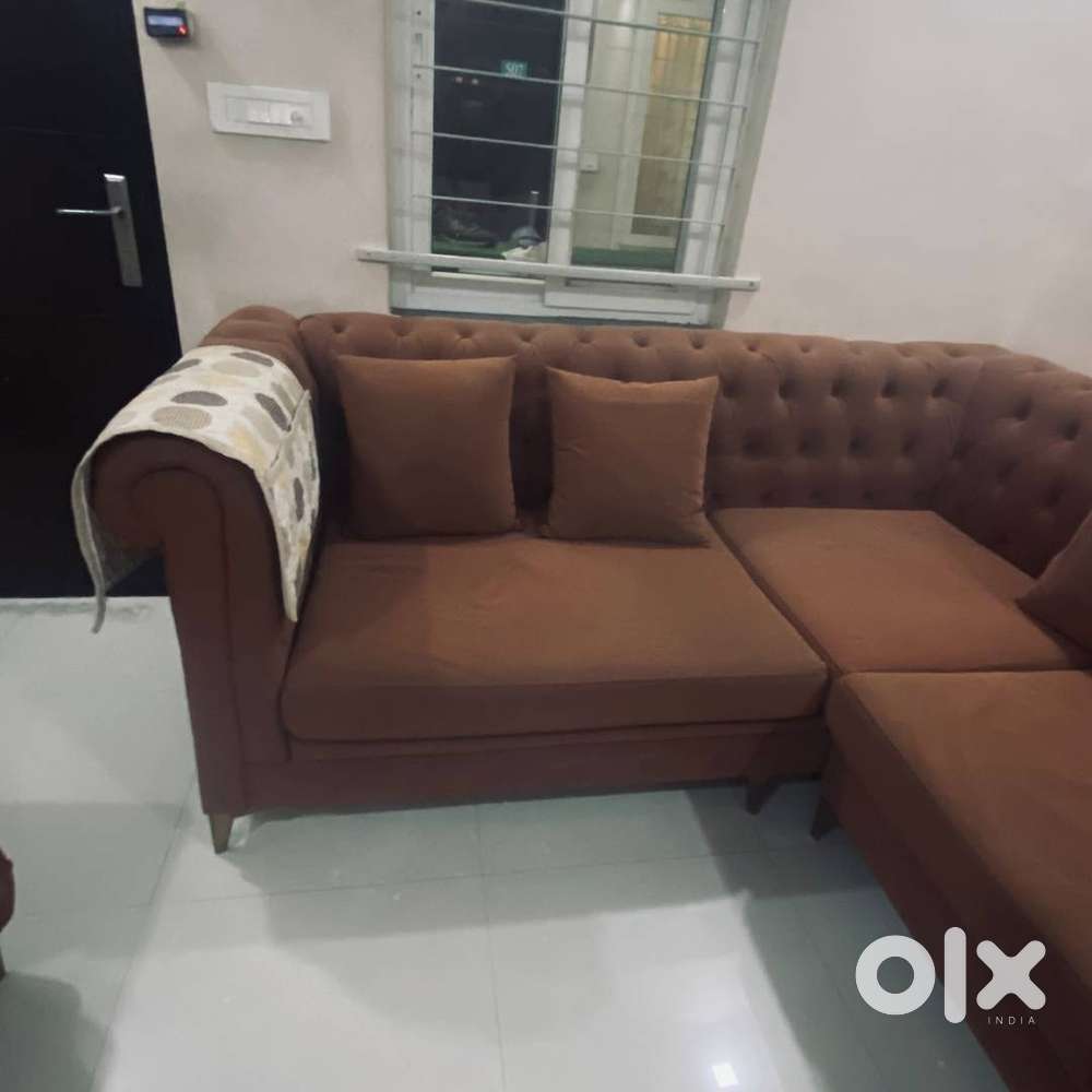 7 seater sofa set with 6 pillows and Ottoman for sale(urgent sale)