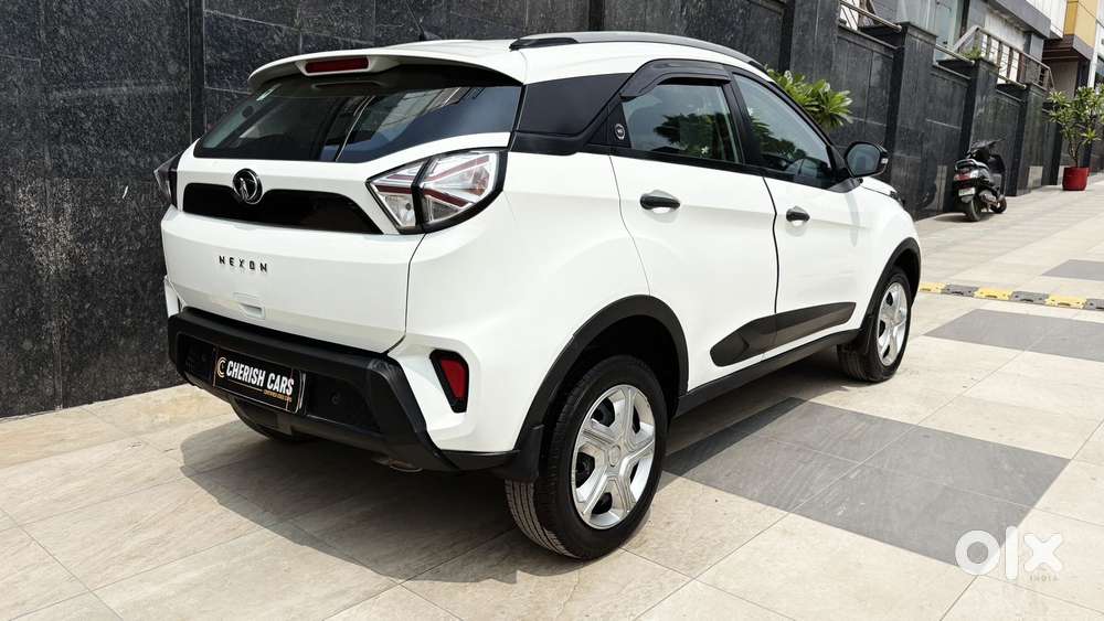 Tata Nexon 1.2 Revotron Xma Amt (s), 2023, Petrol
