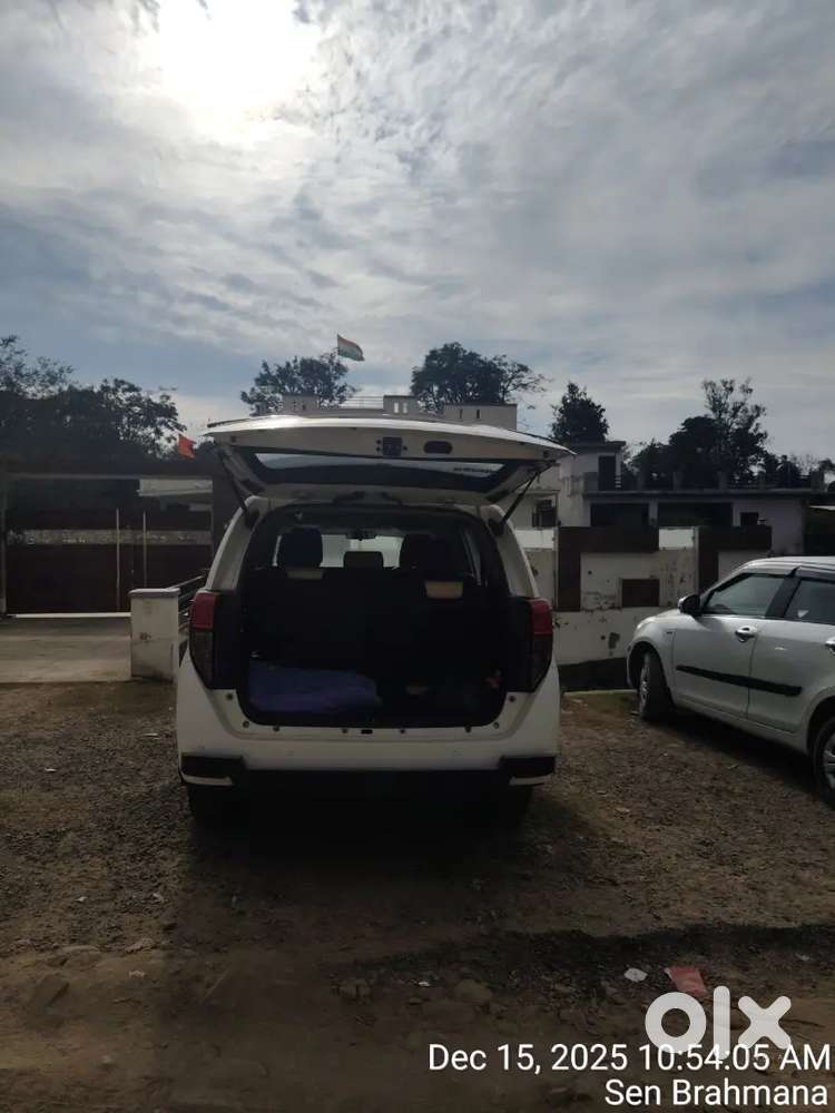 Toyota Innova Crysta 2022 Petrol 98000 Km Driven