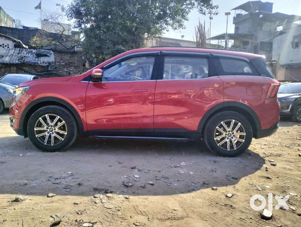 Mahindra Xuv700 2.0 Ax 7 Petrol At Str, 2025, Petrol
