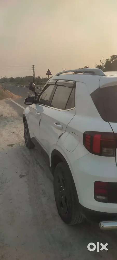 Hyundai Venue 2024 Diesel 42900 Km Driven