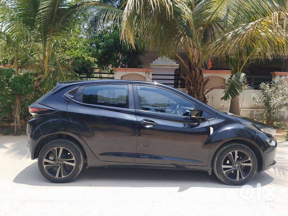 Tata Altroz 1.2 Xza Plus Dark Edition Dct, 2022, Petrol
