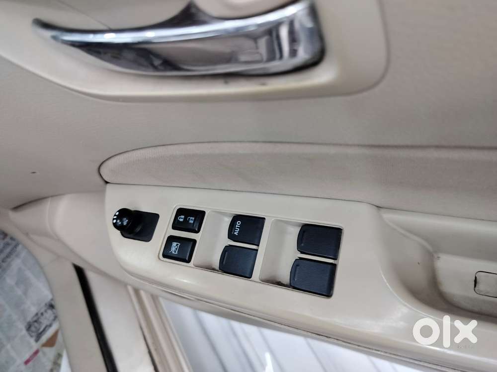 Maruti Suzuki Swift Dzire 1.2 Vxi Bsiv, 2015, Petrol