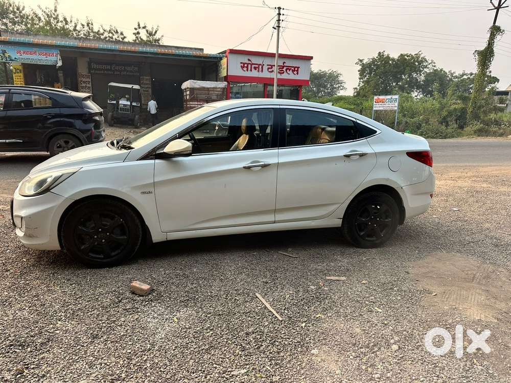 Hyundai Fluidic Verna 2012