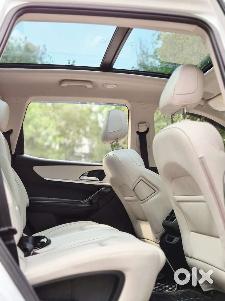 Mahindra Xuv700 2.0 Ax 7 Petrol At Luxury Pack Str, 2025, Petrol