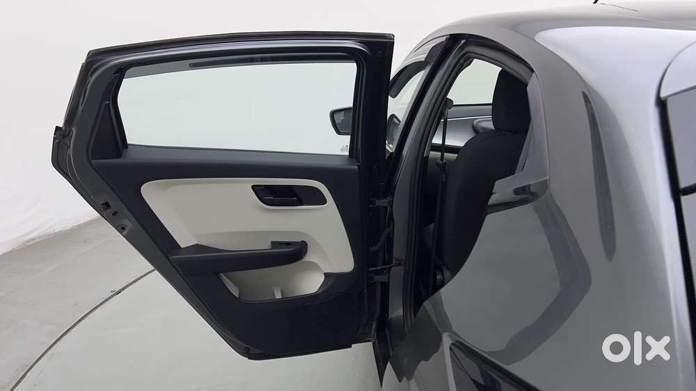 Tata Altroz 1.2 Xt, 2022, Petrol