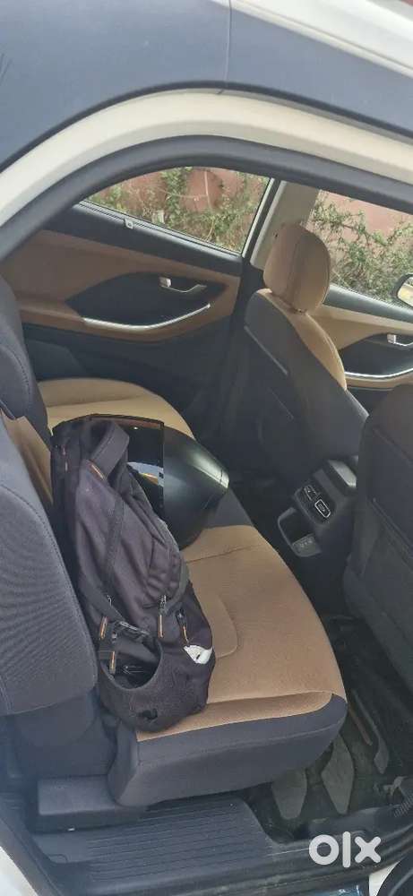 Hyundai Alcazar 2025 Petrol 4500 Km Driven With Sunroof 6 Month Old