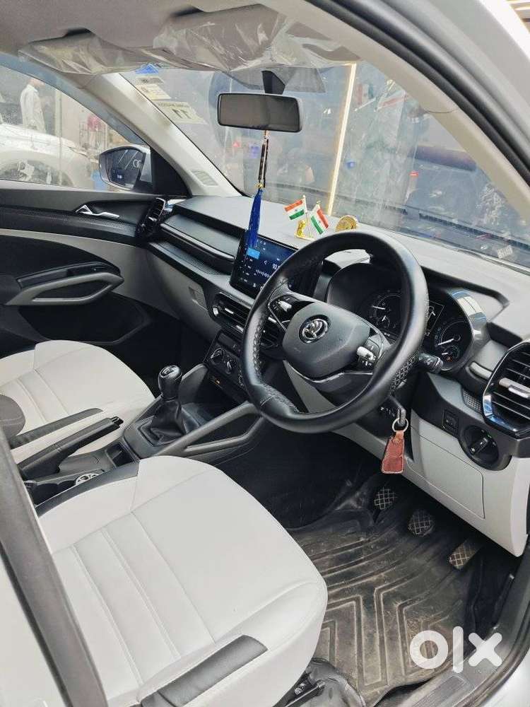 Skoda Kylaq Signature, 2025, Petrol