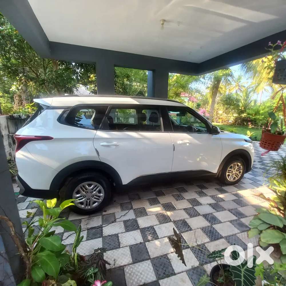 Kia Carens 2022 Petrol 15400 Km Driven Showroom Condition