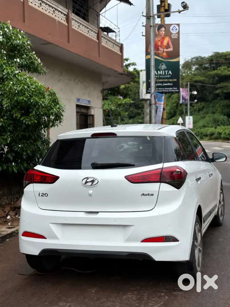 Hyundai I20 2017 Petrol 130000 Km Driven