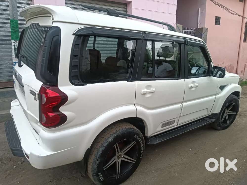 Mahindra Scorpio Classic White Color