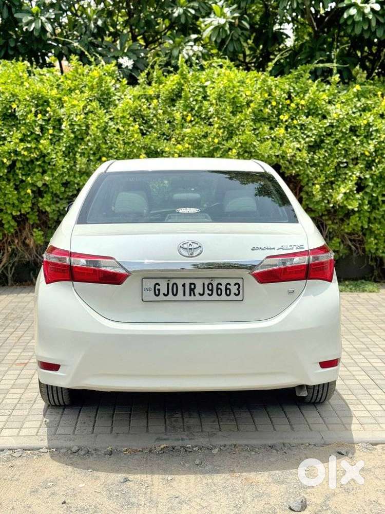 Toyota Corolla Altis 1.8 J, 2015, Petrol
