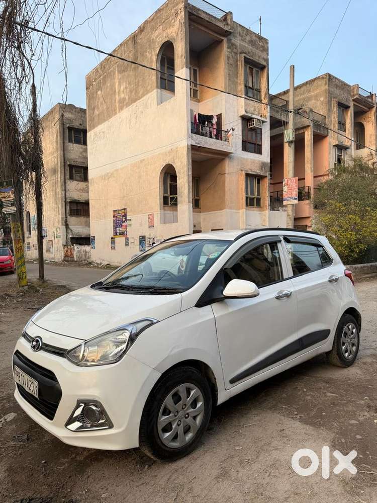 Hyundai Grand I10 2016 Petrol Sportz Manufacture 2015 Nov