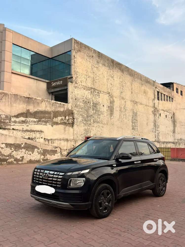 Hyundai Venue 2023 Petrol Well Maintained