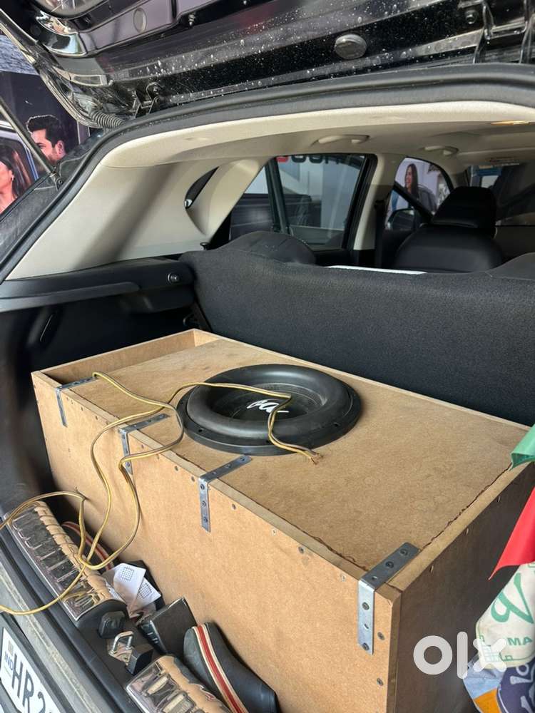 Woofer and bass tube with amp