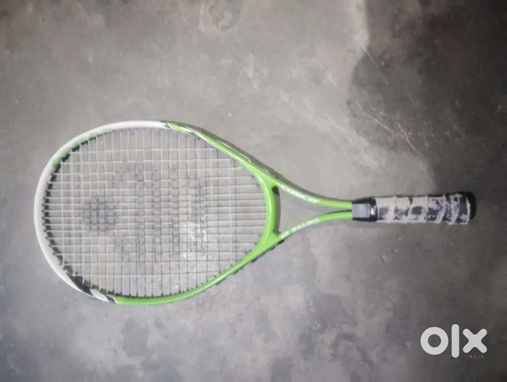 Tennis racquet