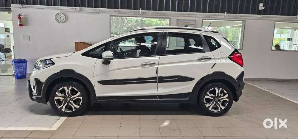 Only 27000 Kilometer Orgin Kerala Full Option With Sunroof