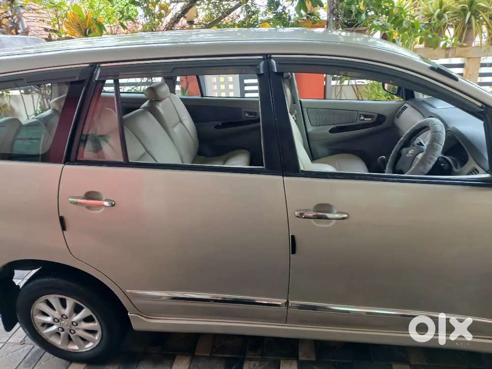 Toyota Innova Diesel Manual 2012 8 Seater. Re.