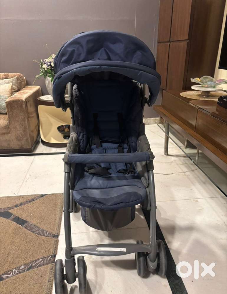 Kids chicco pram