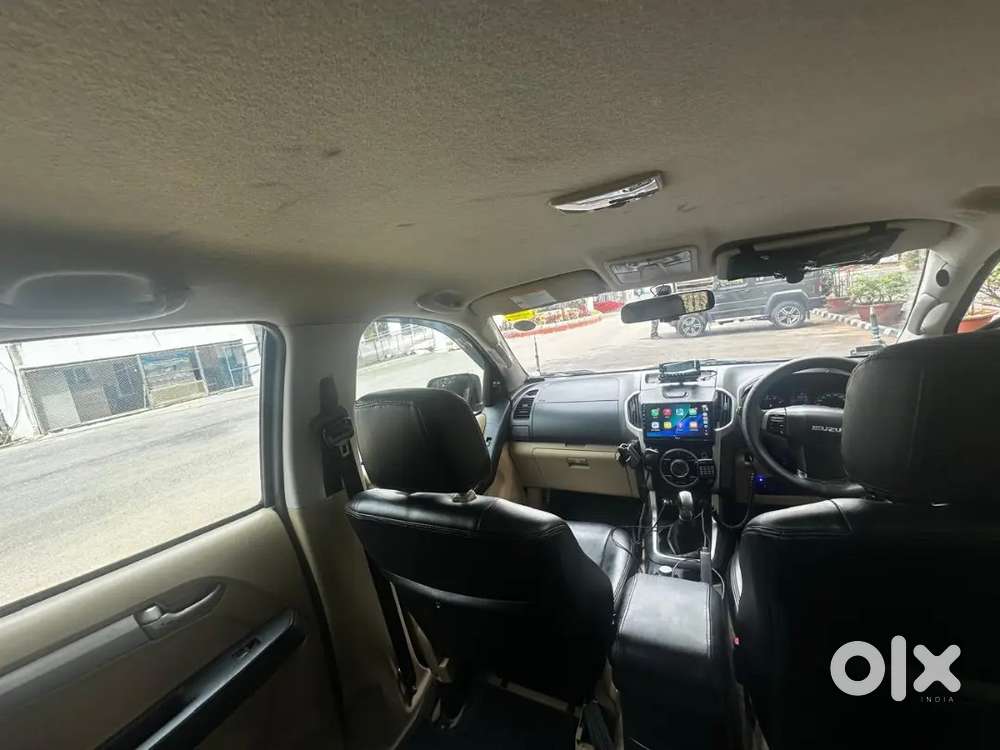 Isuzu V-cross Prestige 2017