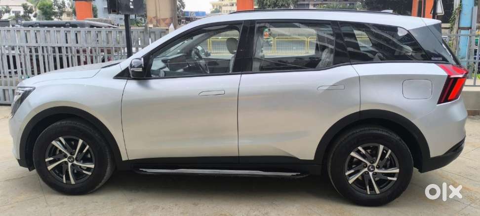 Mahindra Xuv700 2.0 Ax 5 Petrol Mt 7 Str, 2022, Petrol