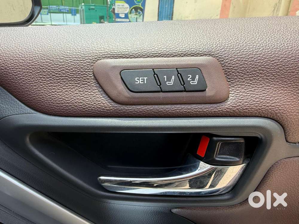 Toyota Innova Hycross 2.0 Zx (o) Hybrid 7 Str, 2025, Petrol