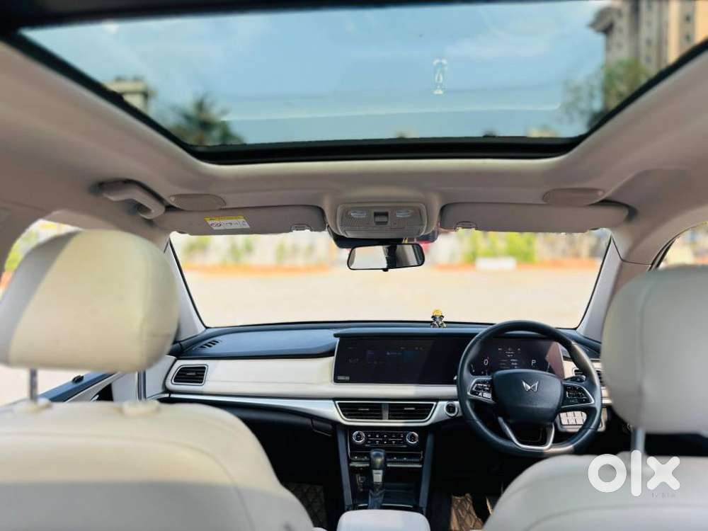 Mahindra Xuv700 2.0 Ax 7 Petrol At Str, 2021, Petrol