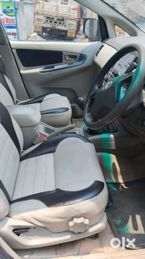 Toyota Innova 2012