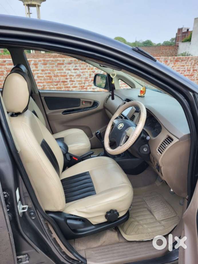 Toyota Innova 2.5 G (diesel) 8 Seater, 2015, Diesel