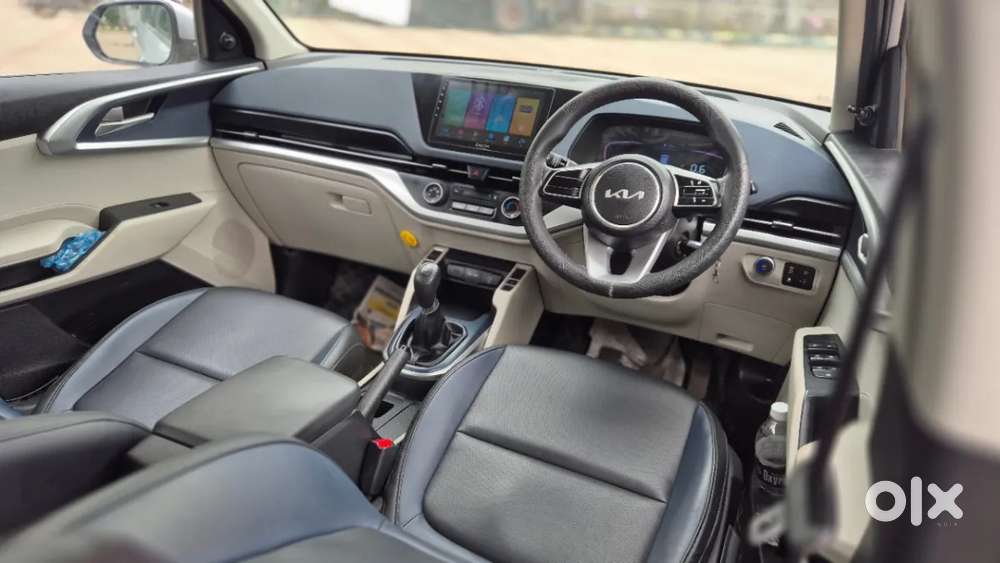 Kia Carens 1.5 Premium 7 Str, 2023, Petrol