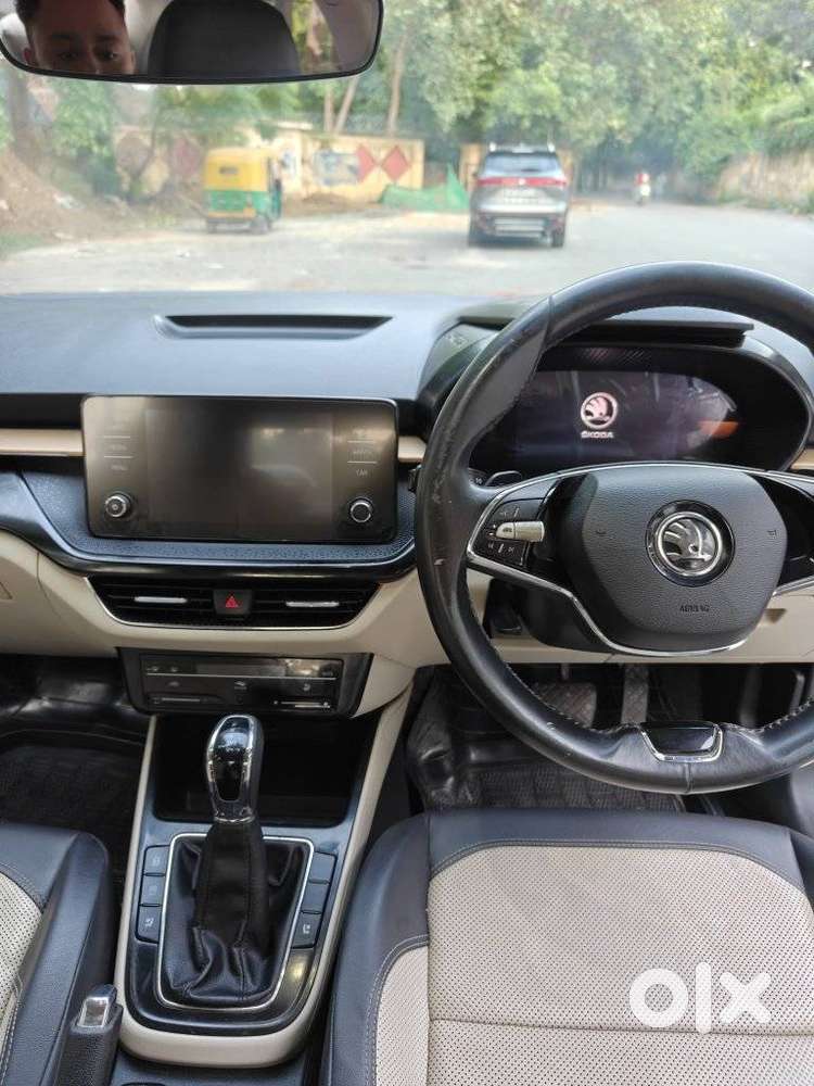 Skoda Slavia Style 1.0l Tsi At, 2022, Petrol