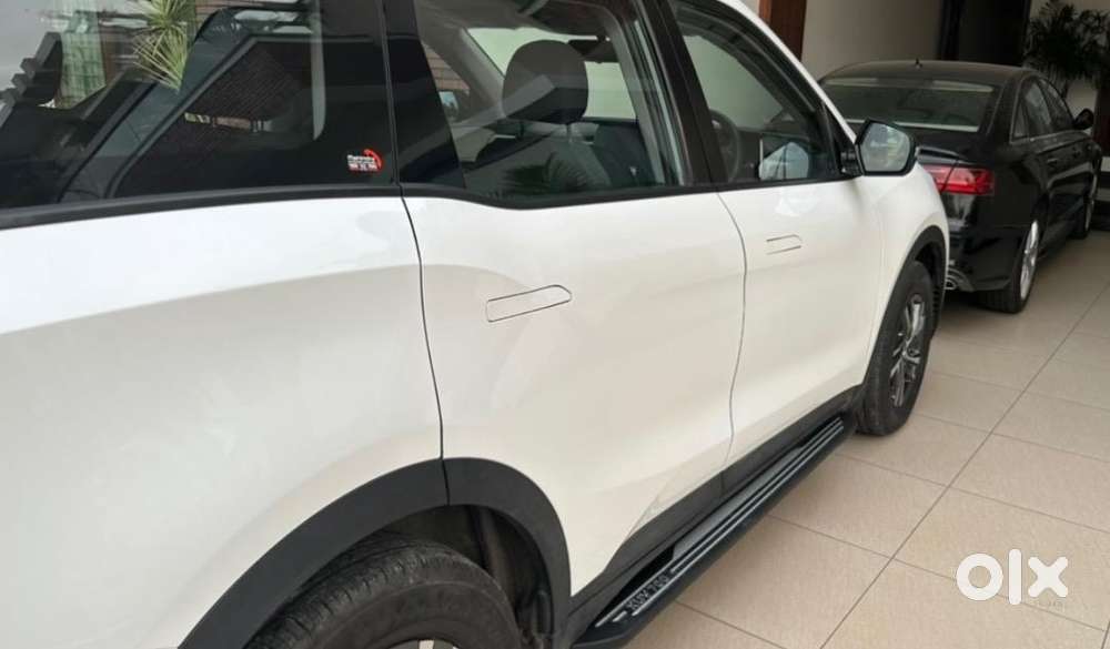 Mahindra Xuv700 2023 Diesel Well Maintained