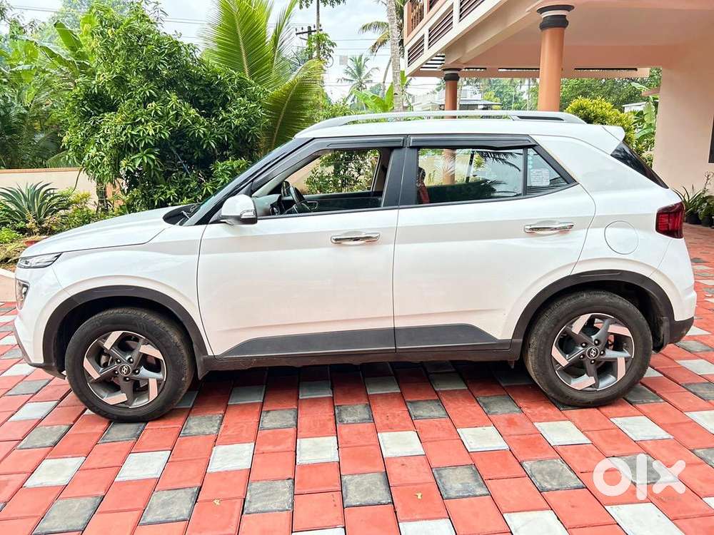 Hyundai Venue Petrol Automatic 2021 Car