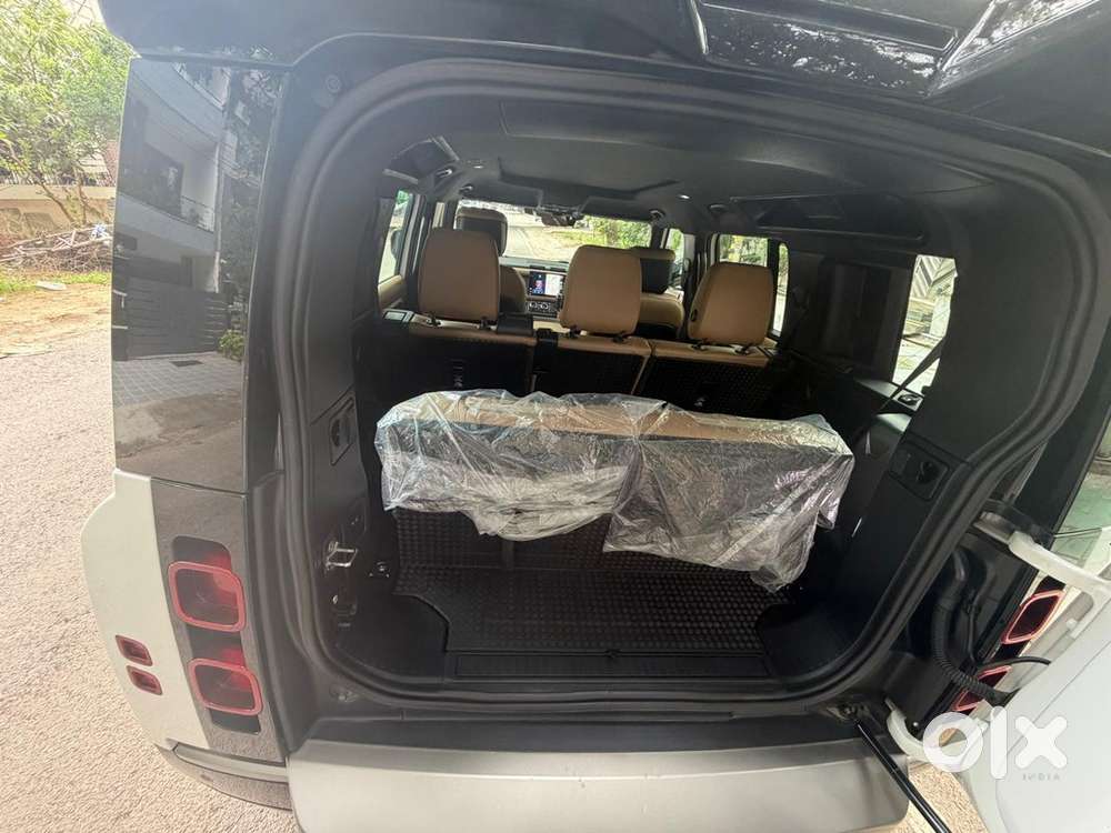 Land Rover Defender 2025