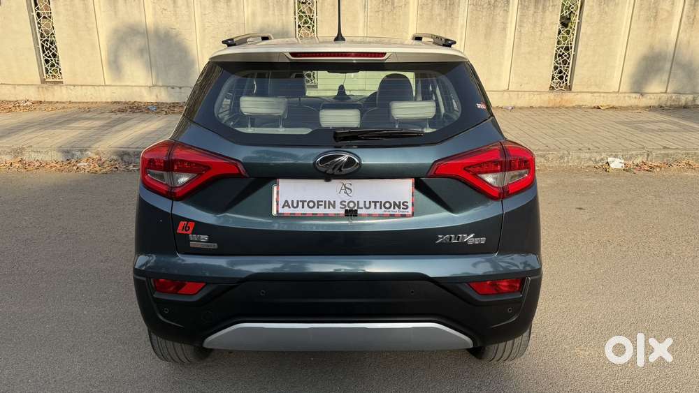 Mahindra Xuv300 1.2 W8 (o) Amt Petrol, 2023, Petrol
