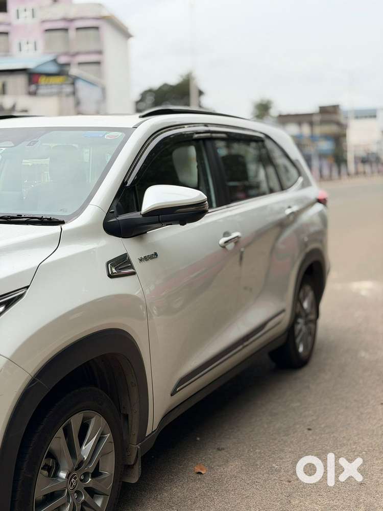 Toyota Innova Hycross 2.0 Zx (o) Hybrid 7 Str, 2025, Petrol