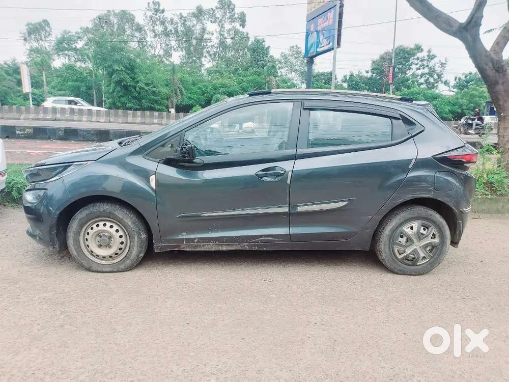 Tata Altroz Xe Petrol 2021