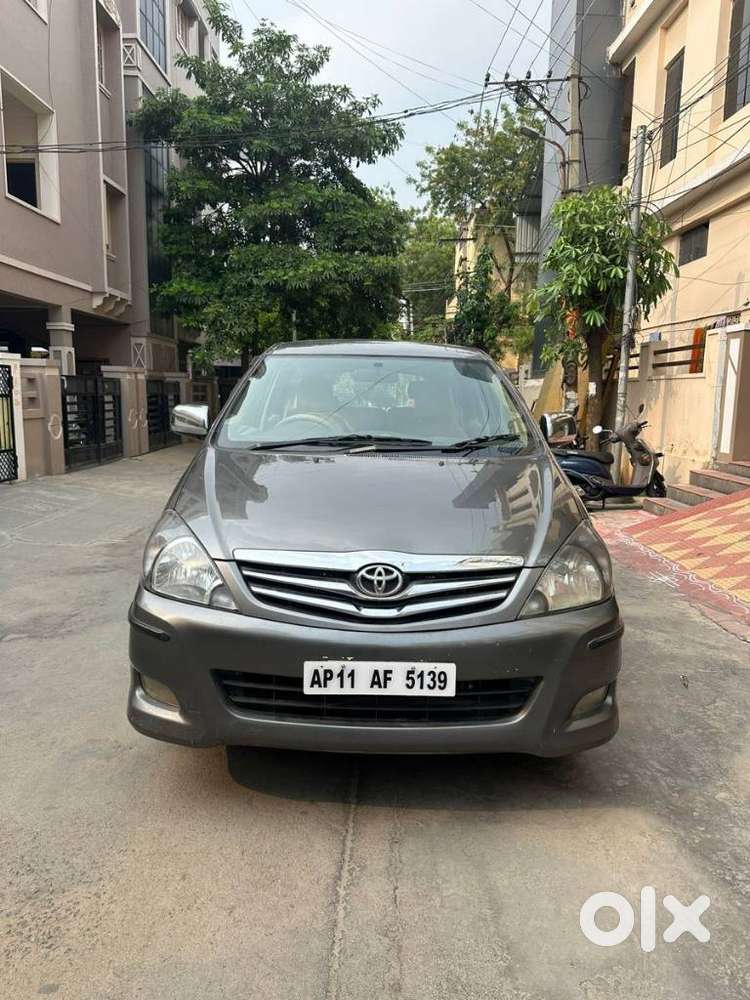 Toyota Innova 2004-2011 2.5 V Diesel 8-seater, 2009, Diesel