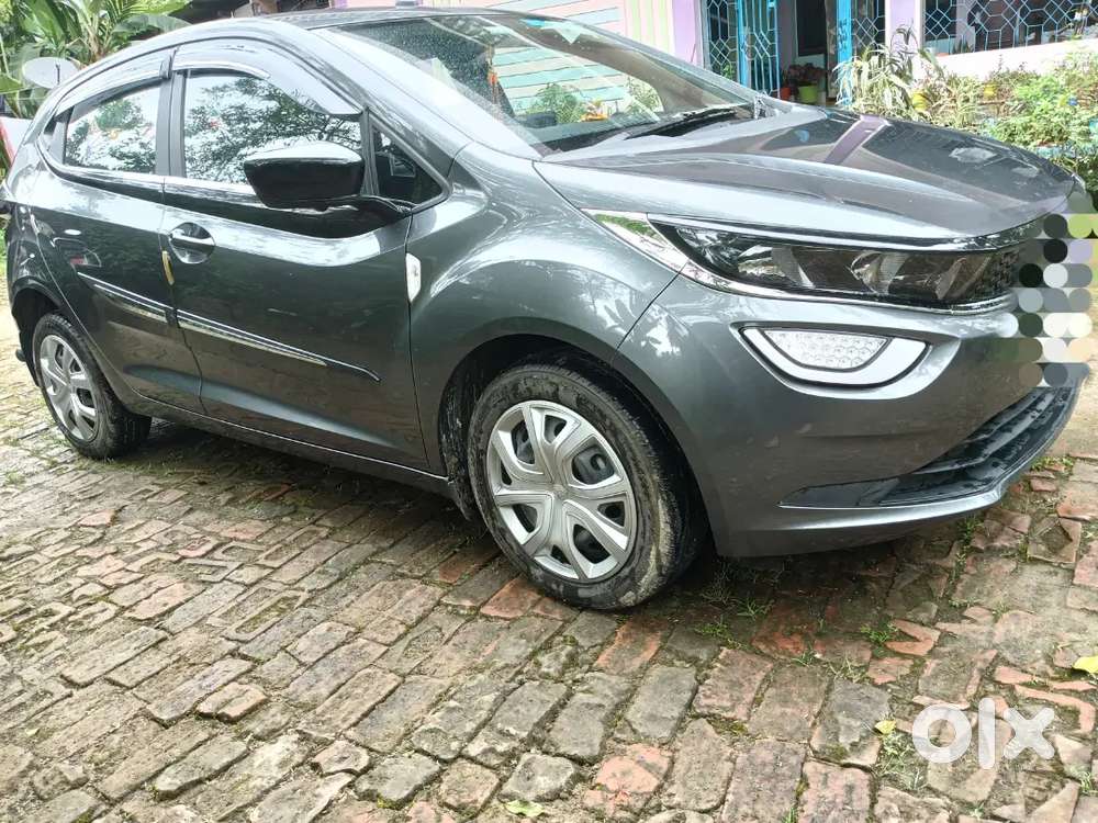 Tata Altroz 2022 Petrol 14000 Km Driven.all Documents Up To Date.