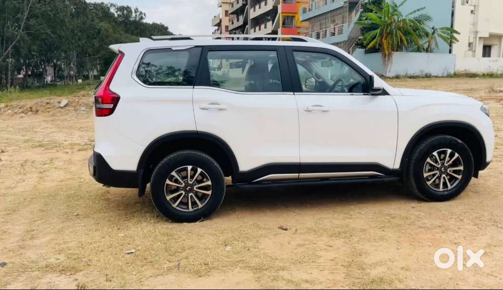 2025 Z8 Select Petrol 7 Str Mahindra Scorpio N 2350 Km Driven