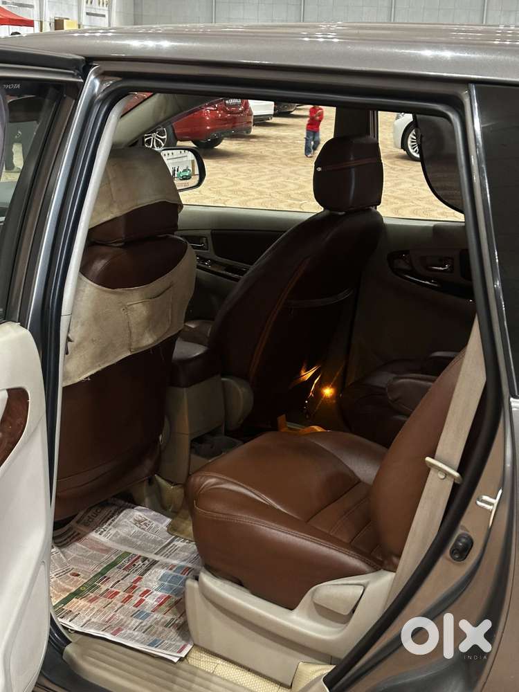 Toyota Innova 2009-2011 2.5 E 7 Str, 2012, Diesel