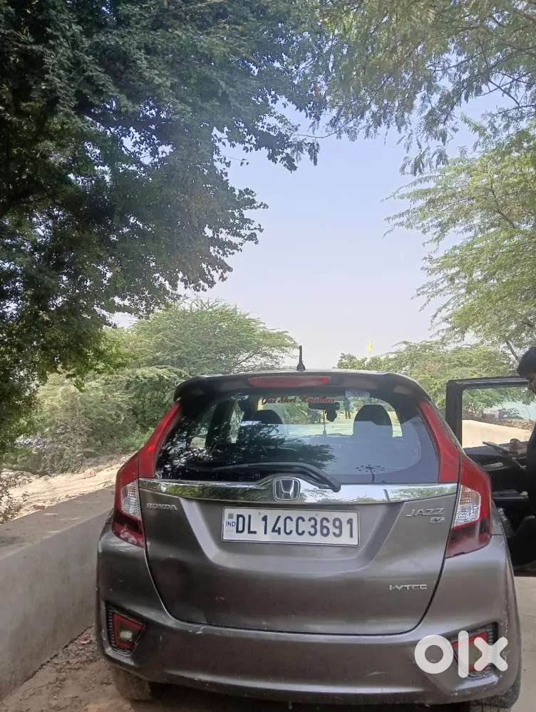 Honda Jazz I-vtec V Automatic 2015