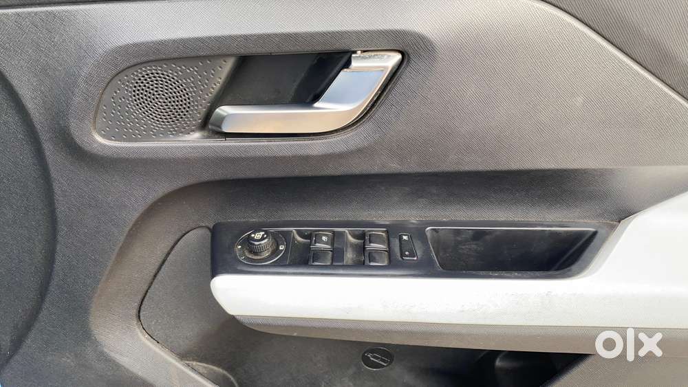 Tata Punch 1.2 Revotron Creative Amt Dual Tone, 2021, Petrol
