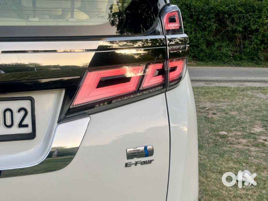 Toyota Vellfire 2.5 Executive Lounge, 2022, Petrol