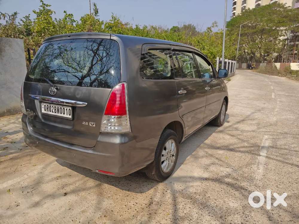 Toyota Innova 2011 Diesel 95000 Km Driven