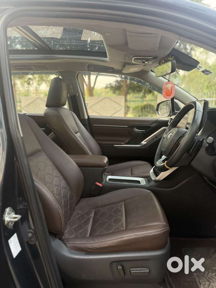 Toyota Innova Hycross 2.0 Zx Hybrid 7 Str, 2023, Petrol