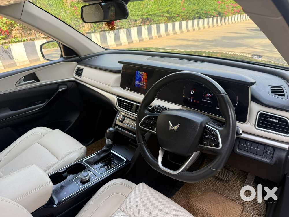 Mahindra Xuv700 Ax7 Luxury Pack Awd, 2022, Petrol