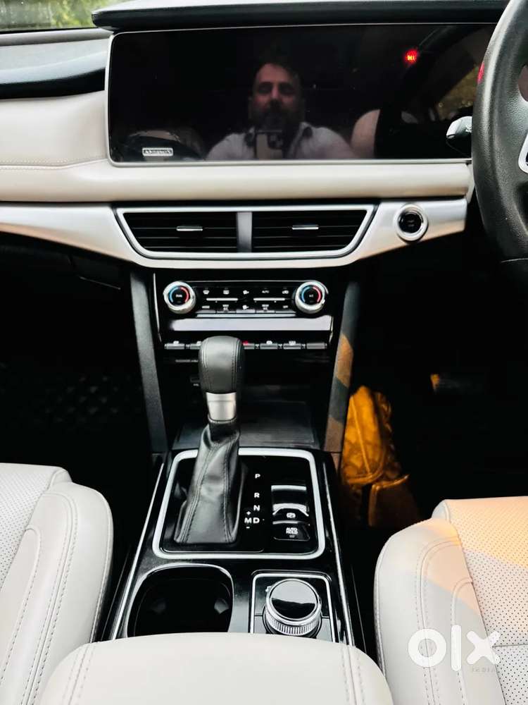 Mahindra Xuv700 Ax7 Luxury Pack Awd, 2022, Petrol
